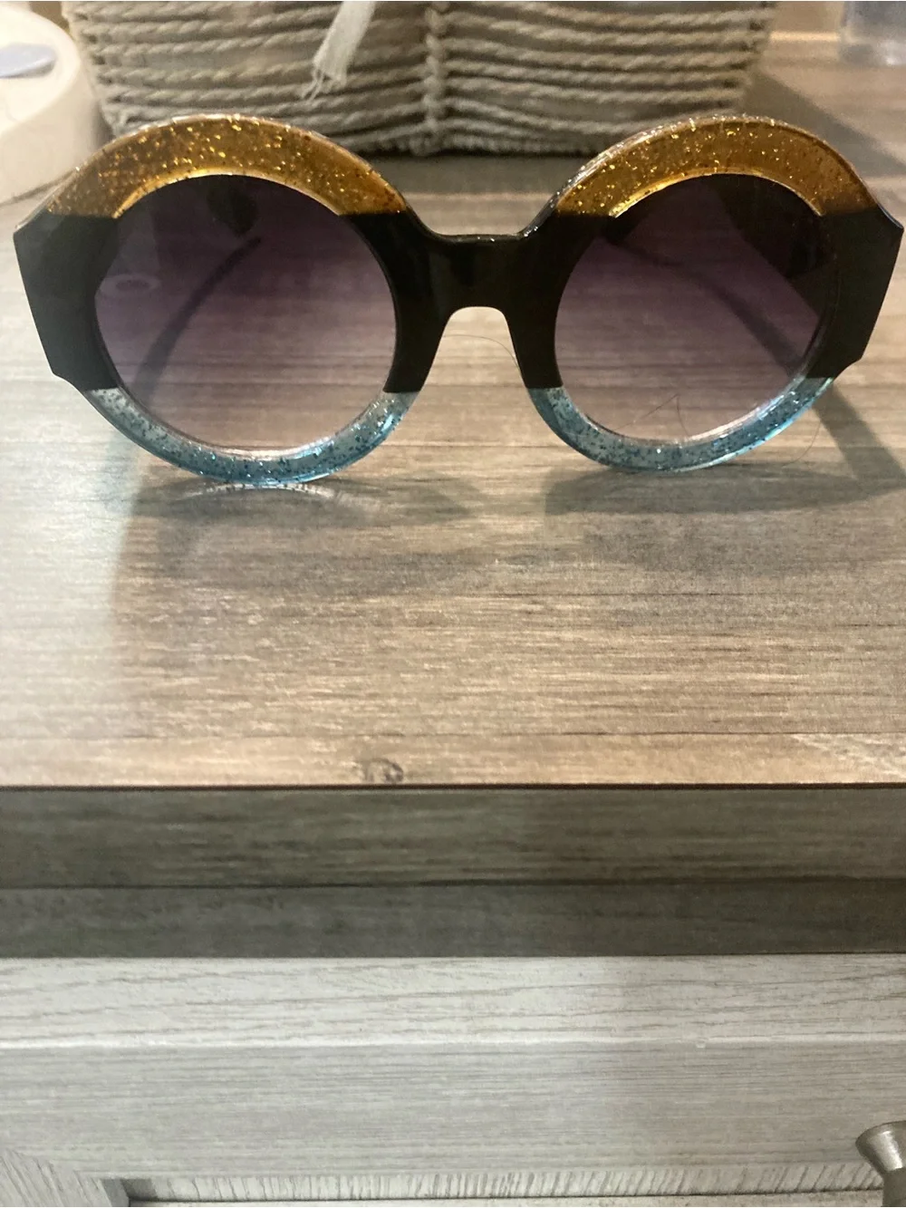 Women Round Glitter Frame Sunglasses - Gold & Blue